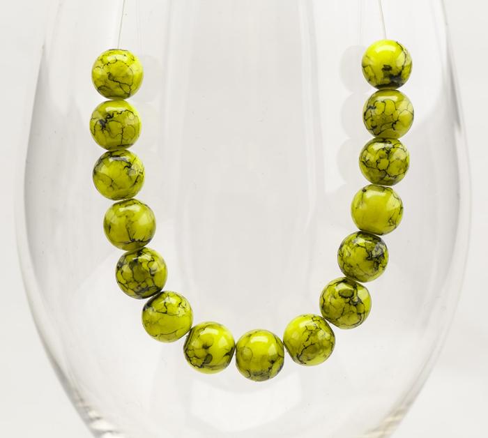 Glaspärla spraymålad 8 mm, Gröngul/Svart (20st)